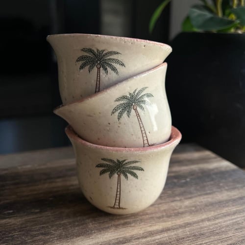 ثلاثة فناجين قهوة (نخيل سعودية)