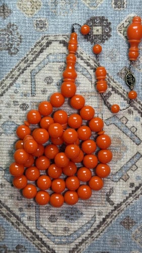 مسباح بولنق برتقالي (جومانجو) – دفء اللون وأناقة ا...