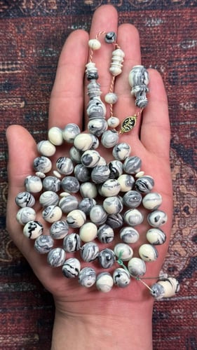 مسباح فاتوران عكروكي فاخر – أناقة الأبيض والأسود(ذ...