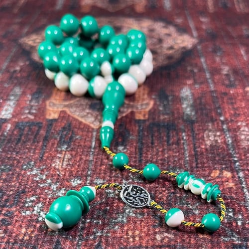 مسباح بلياردو أخضر غامق – هيبة اللون وأناقة الصنعة