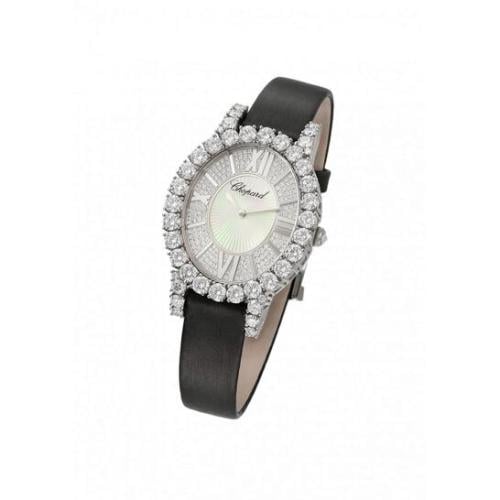 ساعة مرصعة بالالماس هاف دايموند من Chopard L'Heure du Diamant Oval