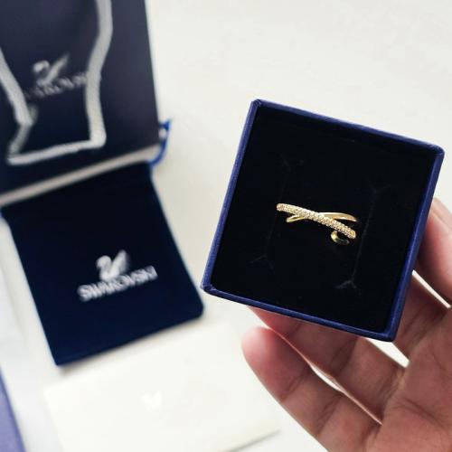 Elegant women's ring from Swarovski