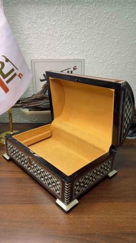 صندوق صدف فاخر مقوس سعة نصف كيلو