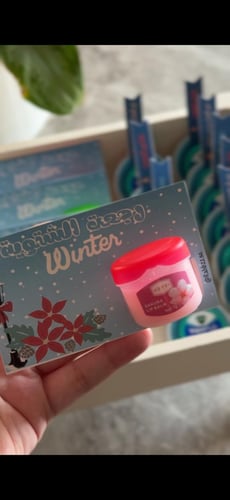 Lip moisturizer