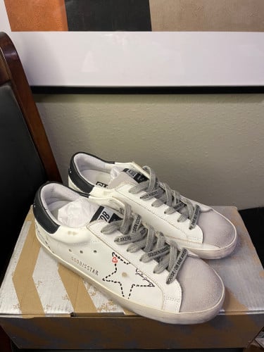 Golden Goose Superstar Sneakers تسليم فوري