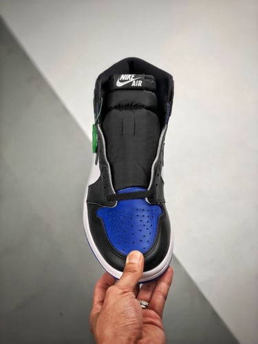 Air Jordan 1 High OG “Royal Toe”