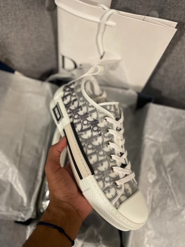 D low Top Sneakers B23