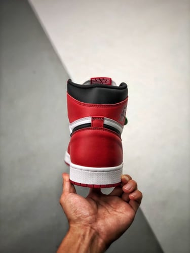Air Jordan 1 Retro High OG “Chicago”