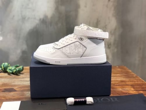 Dior high Sneakers B27