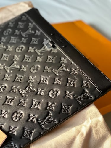 باوتش LV Pouch
