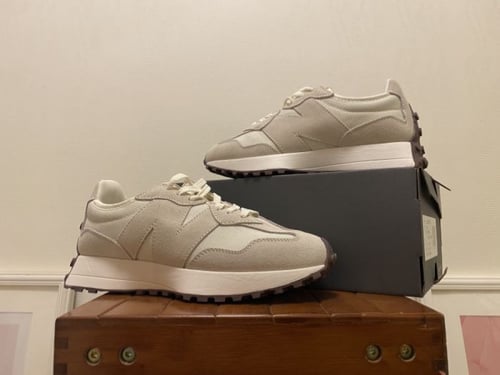 New Balance 327