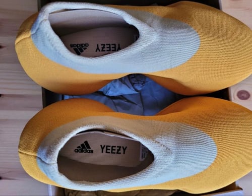 Adidas Yeezy knit Runner Sulfur