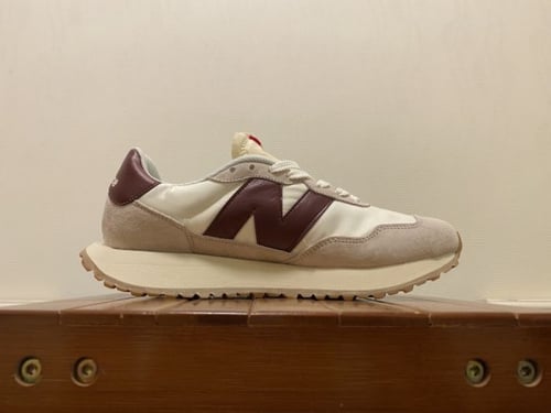 New Balance 237 Off White