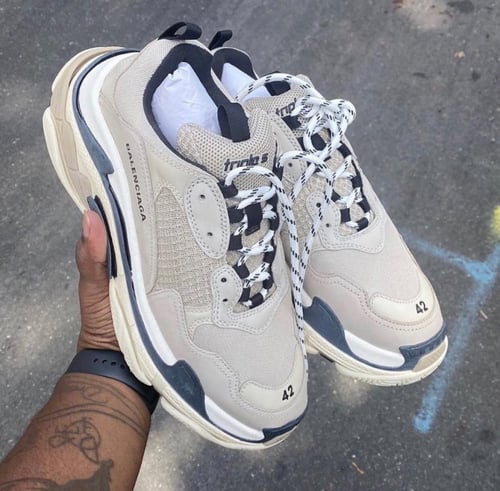 تسليم فوري Balenciaga Triple S Beige Black