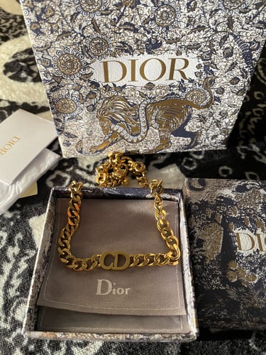 تسليم فوري CD Necklace Gold