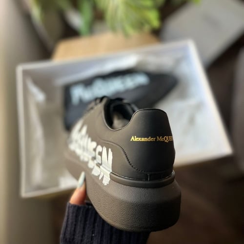 AlExander Mcqueen sneakers