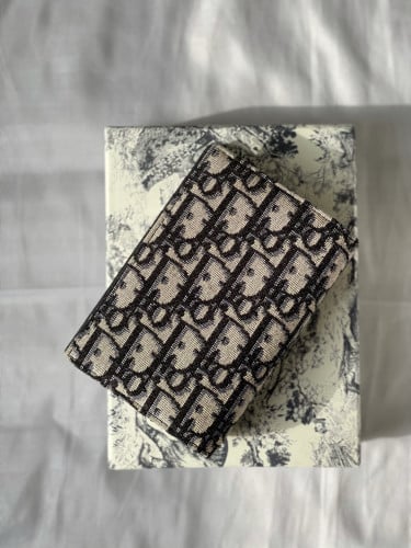 Dior Wallet تسليم فوري
