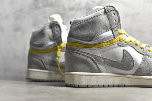 Air Jordan 1 Retro High OG Switch Light Smoke