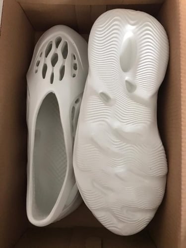 تسليم فوري Adidas Yeezy Foam RNNR Arart