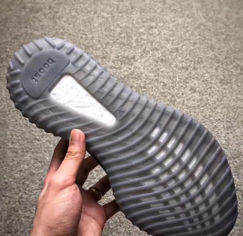 تسليم فوري Adidas Yeezy Boost 350 V2 Beluga2.0