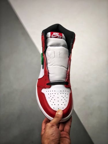 Air Jordan 1 Retro High OG “Chicago”