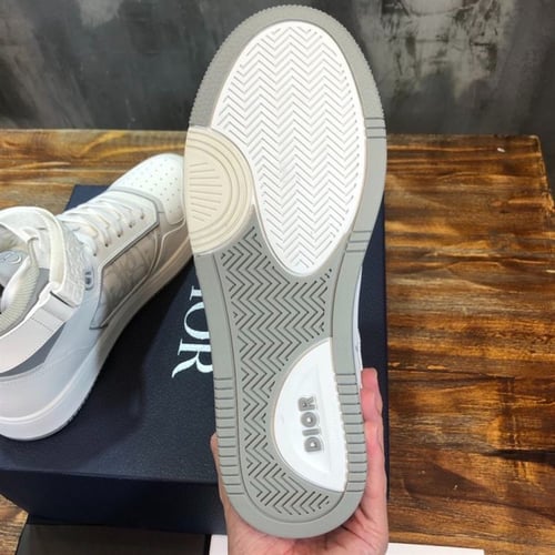 Dior high Sneakers B27