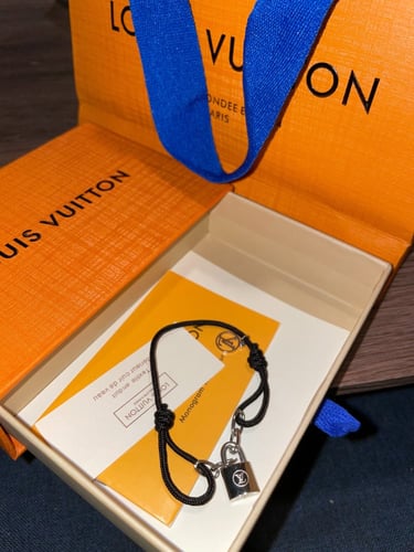 ( تسليم فوري ) LV Silver Lockit Bracelet / Black