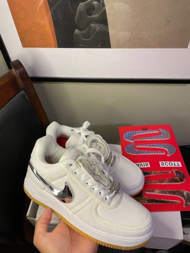 Nike Air Force 1 X Travis Scott تسليم فوري