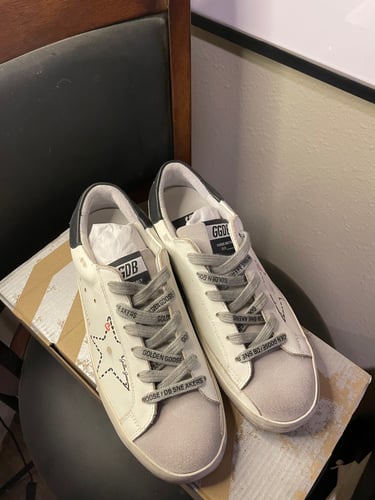 Golden Goose Superstar Sneakers تسليم فوري