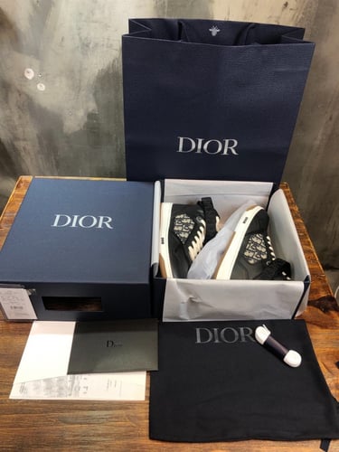 Dior high Sneakers B27