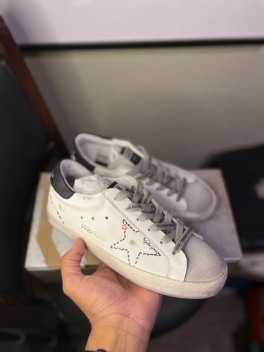 Golden Goose Superstar Sneakers تسليم فوري