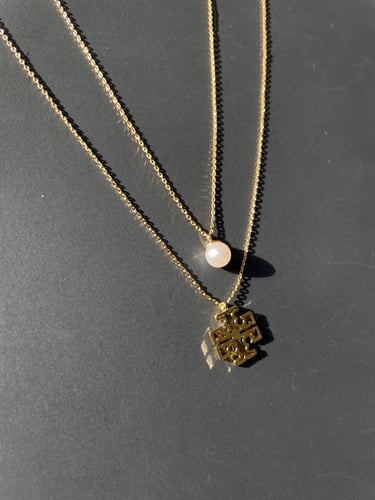 Tory Burch necklace gold تسليم فوري