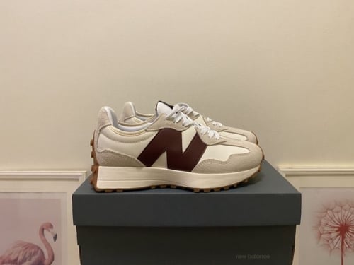New Balance 327
