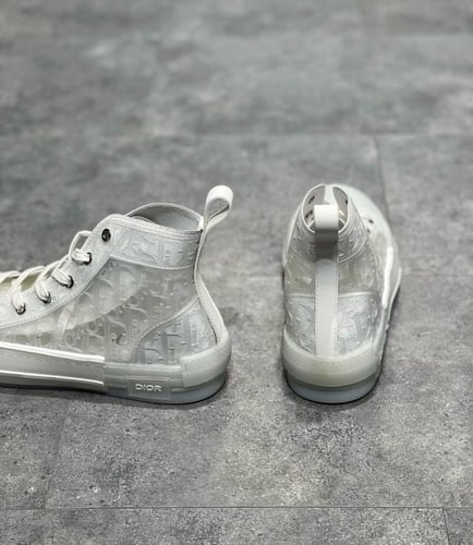Dior high Top Sneakers B23