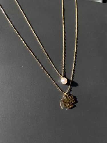 Tory Burch necklace gold تسليم فوري