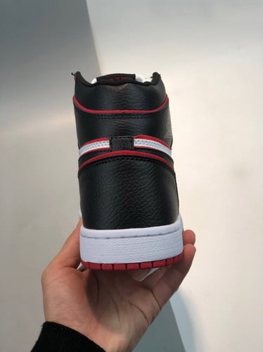 Air Jordan 1 High OG “Bloodline”