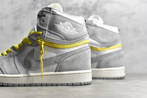 Air Jordan 1 Retro High OG Switch Light Smoke