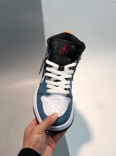 Facetasm x Air Jordan 1 Mid Fearless تسليم فوري