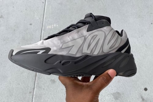adidas yeezy boost 700 MNVN Metallic