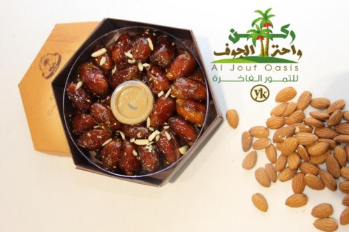 تمر مع الطحينه -محشو باللوز (نص كيلو)