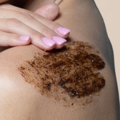 مقشر الجسم بالقهوة