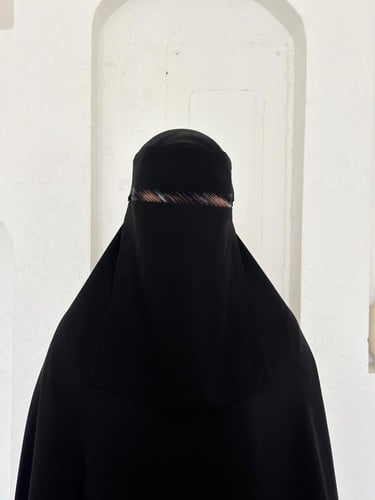 نقاب ملكي بلصاق