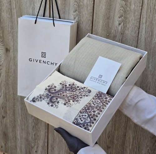 طقم شتوي يتكون من قماش وشال كشميري