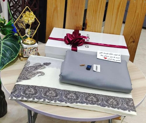 هدايا رجاليه قماش ثوب مع شال كشميري مطرز مع تغليف