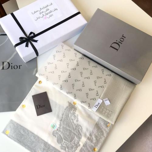 هدايا رجاليه قماش ثياب مع شماغ كشميري