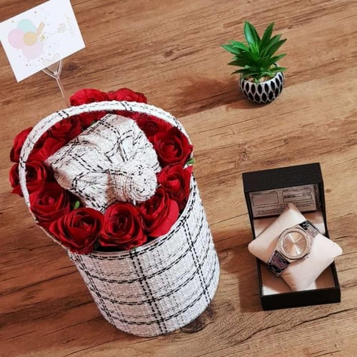تغليفات هدايا ورد فخم مع ساعه رجاليه ماركه
