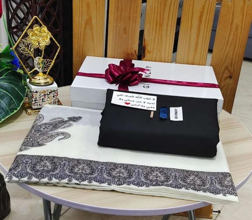 هدايا رجاليه قماش ثوب مع شال كشميري مطرز مع تغليف