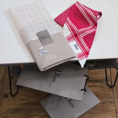 بوكس هدية رجالي شماغ شتوي احمر مع قماش ثوب رجالي ش...