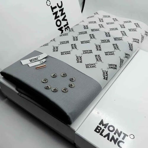 ثياب رجاليه ملونه