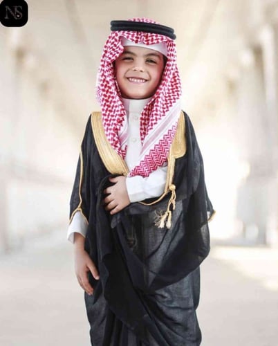 بشت ولادي بالاسم مع شماغ اطفال عقال و طاقيه وثوب